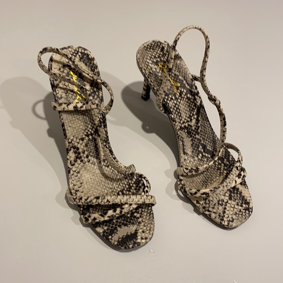 Snake skin strap shoes - Picture 1 of 2